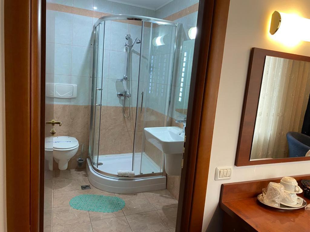 בוקרשט Samaa Hotel מראה חיצוני תמונה